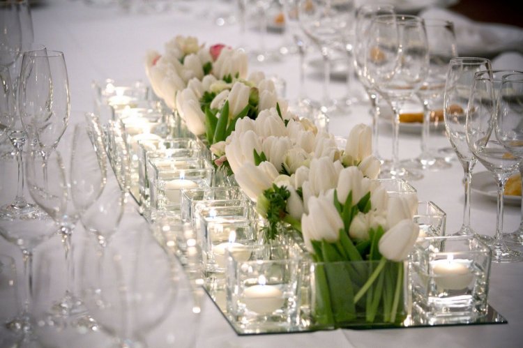 Свадебный декор цветами и свечами